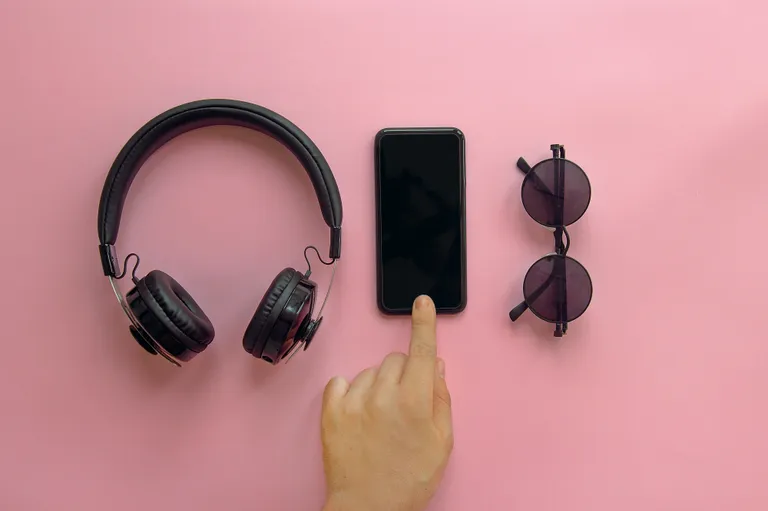 Telefon, kulaklık ve günlük teknoloji aksesuarları